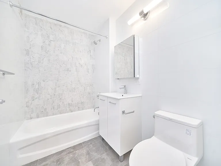 160 Riverside Blvd #21F — Photo 16