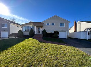 890 Durham Rd, East Meadow, NY 11554