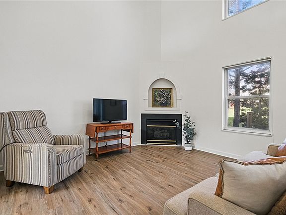 5th image of 1445 Lexington Dr