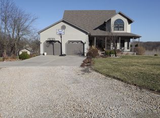 8528 N Meadowview Rd, Effingham, IL 62401