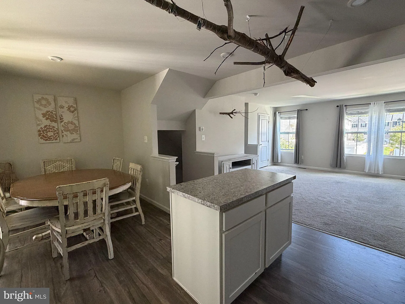 4 bed, 2.5 bath, 1210 sqft, $2,290 — Photo 2