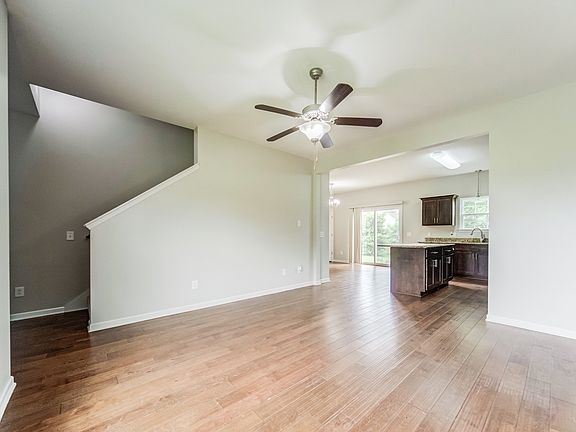4th image of 405 W Winterberry Trl