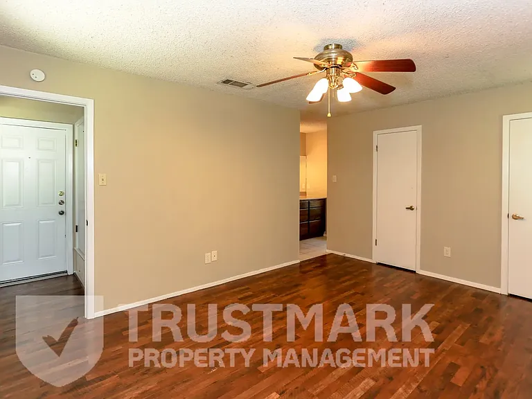 1230 Preswick Cir — Photo 14