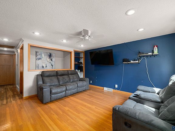 2nd image of 713 S Holt Ave