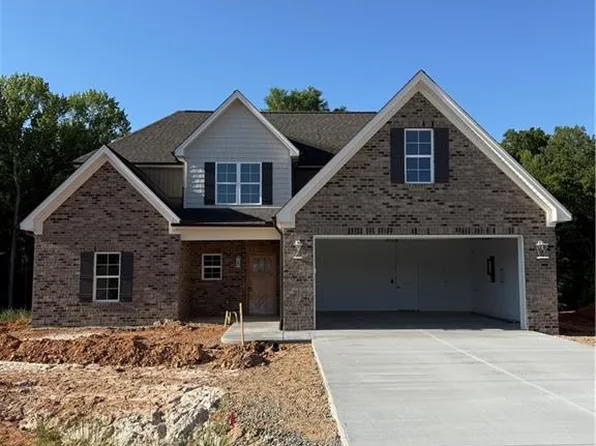 333 Enclave Dr, Clemmons, NC 27012