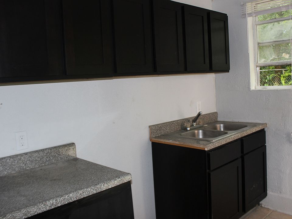 1st image of 1524 E 21st St