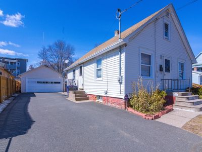 397 S Elm St, Holyoke, MA, 01040