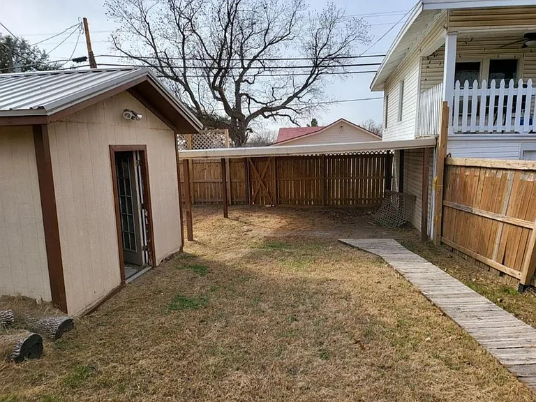 411 Cooke St — Photo 22