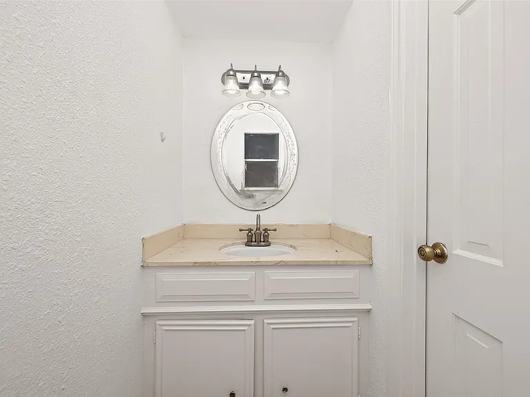3815 Fernglade Dr — Photo 25