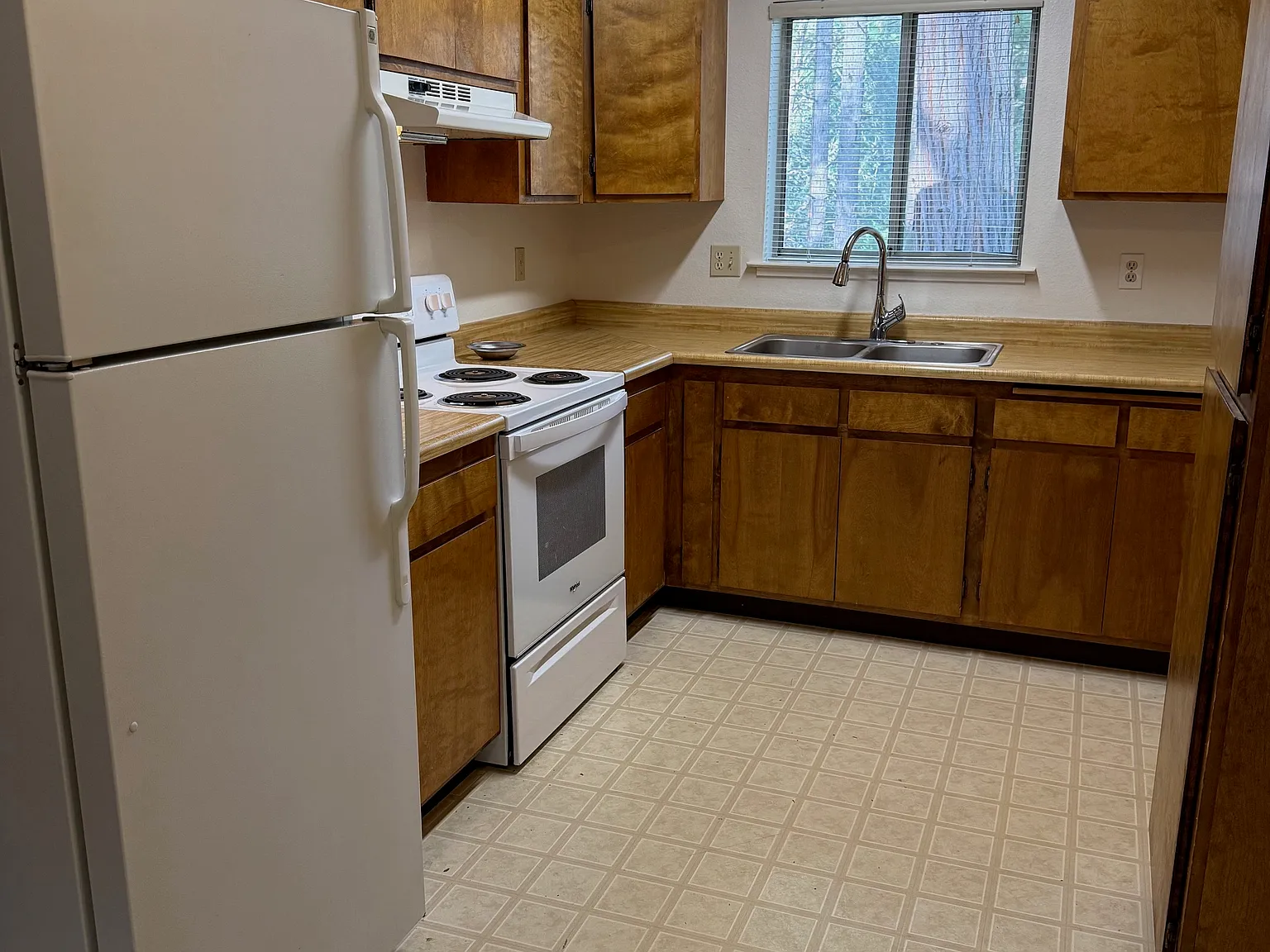 2 bed, 1.0 bath, $1,395 — Photo 4