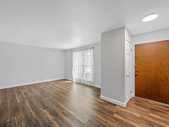 5th image of 10427 Willowdale Dr