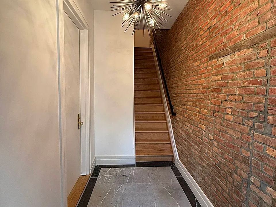 1st image of 545A Quincy St #2R