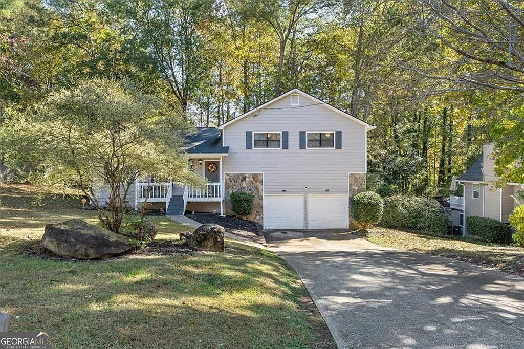 3 bed, 2.0 bath, $2,300 — Photo 2
