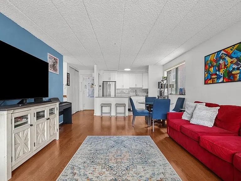 3220 Fairfield Ave #4D — Photo 5