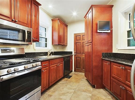 2nd image of 3852 Napoleon Ave