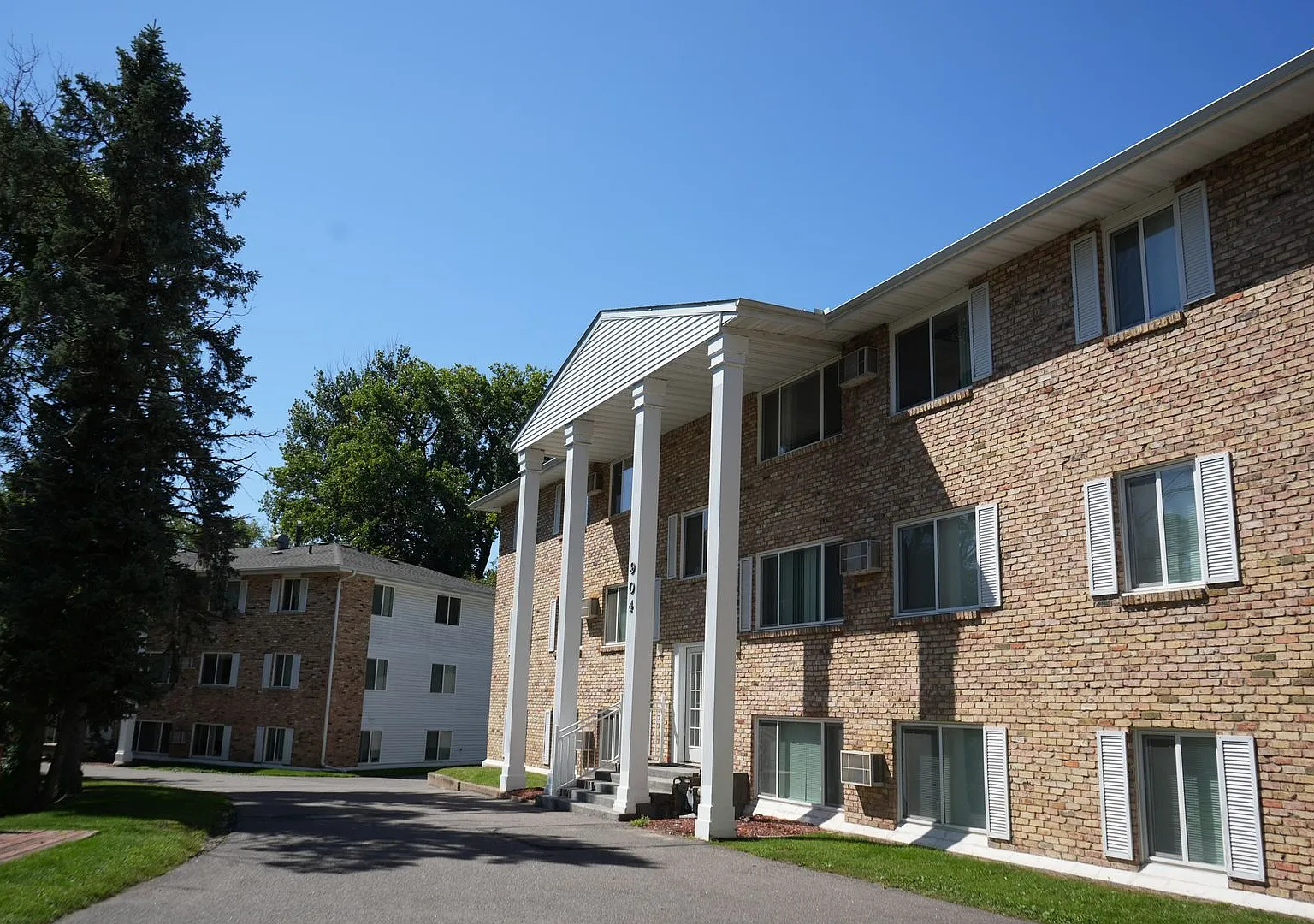 South Haven 916 Building — Photo 1