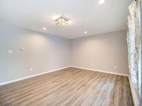 4th image of 338 Littleton Ave #1202