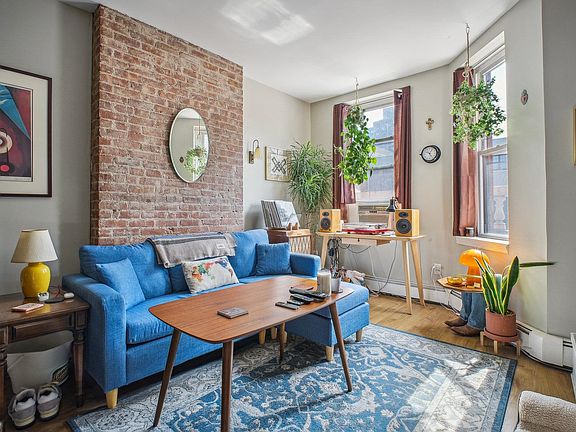 2nd image of 3027 Kennedy Blvd #41