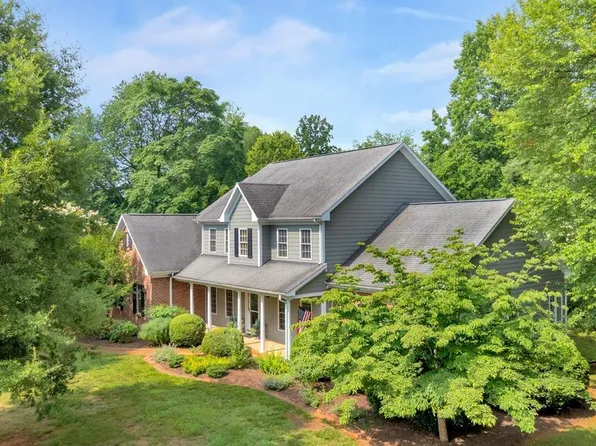 5270 Tanager Woods Dr, Earlysville, VA 22936