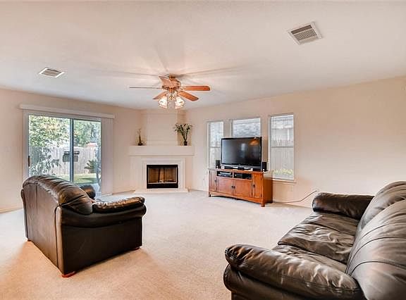 5th image of 1210 Hughmont Dr