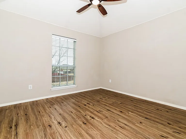 908 Matthew Ln — Photo 14