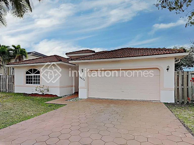 16624 SW 91st Ter — Photo 1