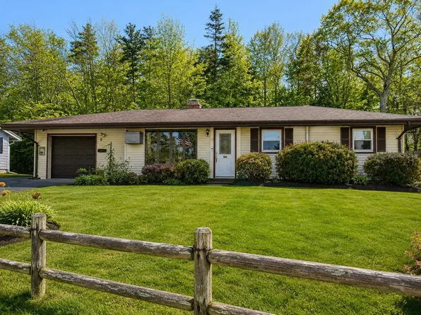 95 Rindone St, Holbrook, MA 02343