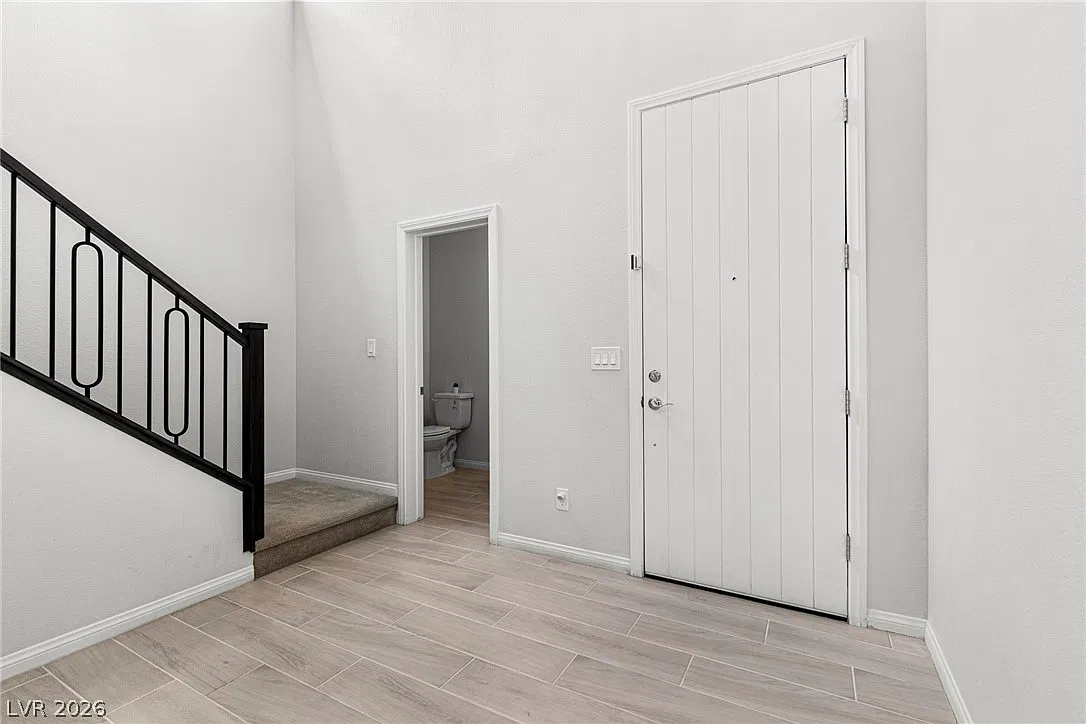 4 bed, 3.5 bath, 2395 sqft, $3,295 — Photo 3