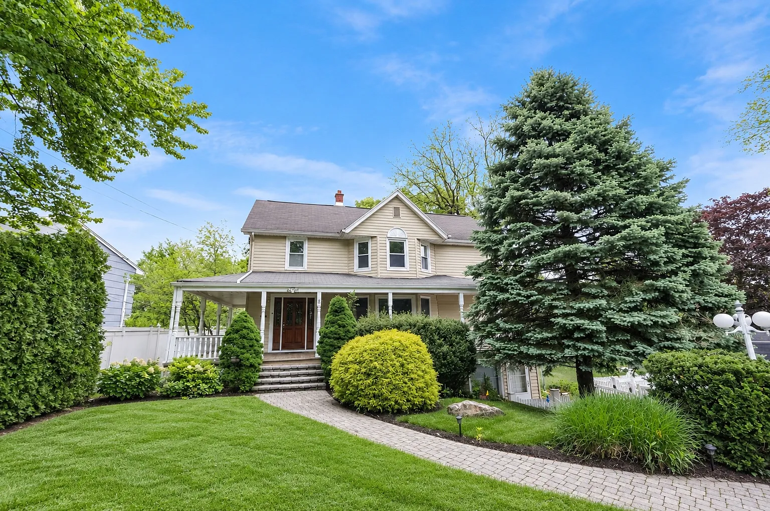 5 bed, $5,400 — Photo 1