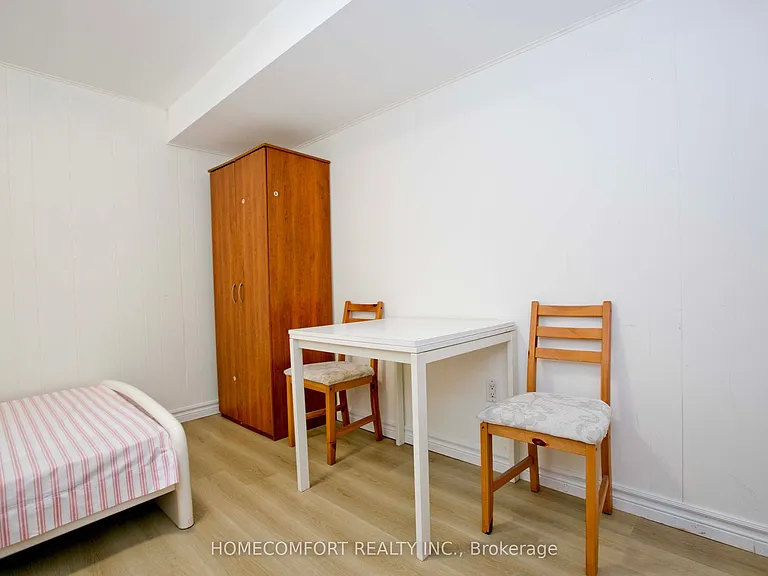 19 Oldborough Cir #SEMI BASEMENT — Photo 10