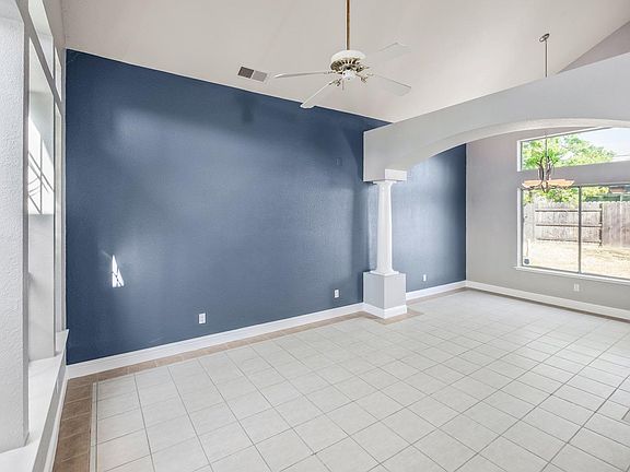 3rd image of 21 Hallwood Ct