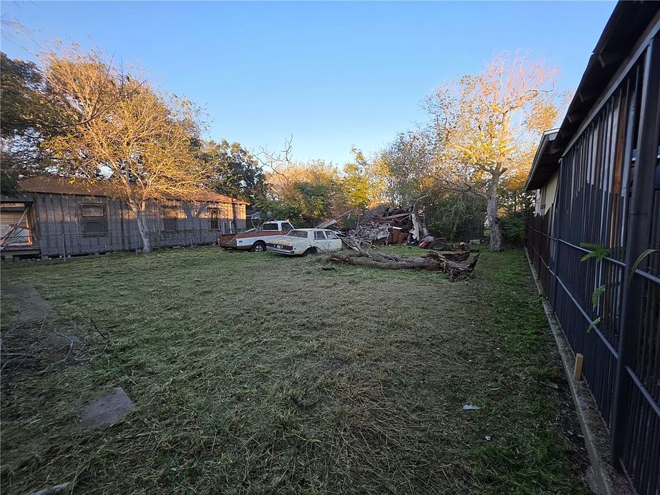 2nd image of 230 Shawnee St