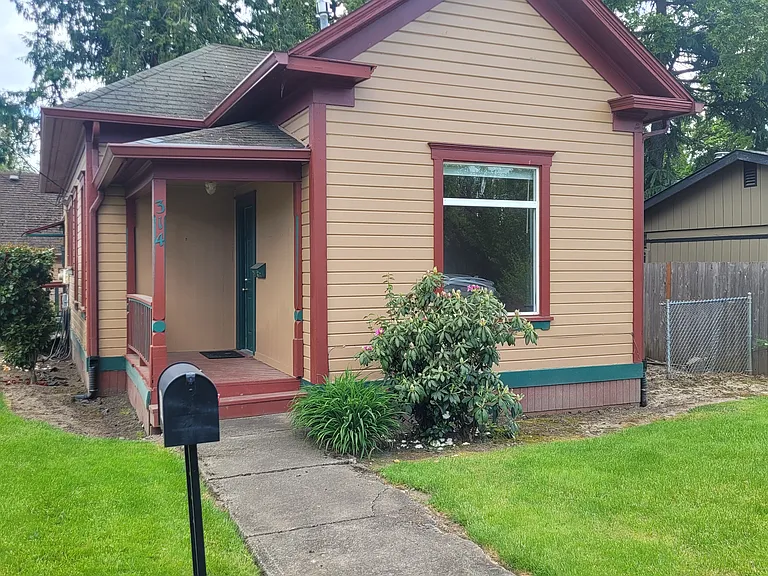 314 E Sherman St — Photo 3