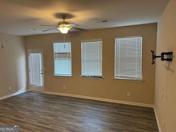 2nd image of 2824 Hillside Way