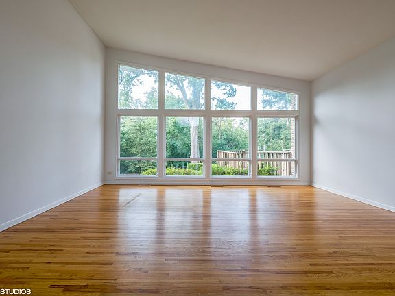 3rd image of 825 Highland Pl