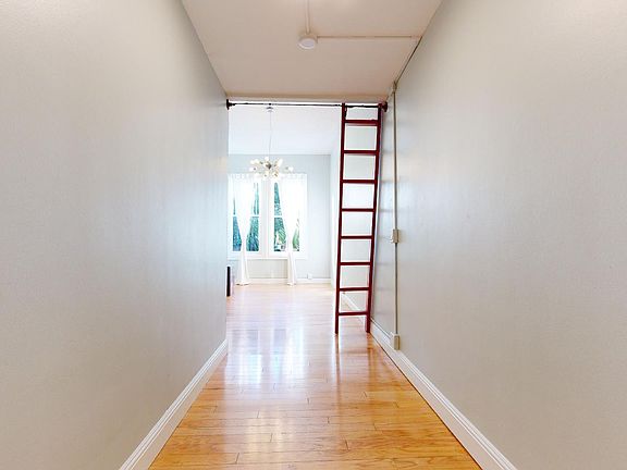 3rd image of 837 Fillmore St #3