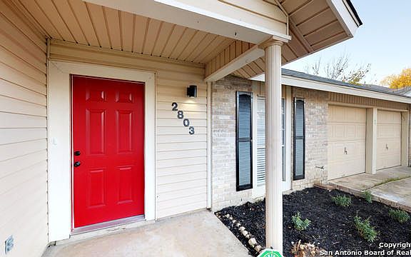 2nd image of 2803 Lake Emerald St