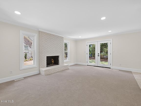 4th image of 208 Dupont Circle