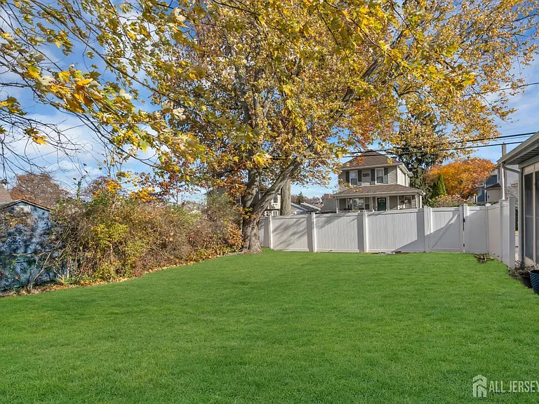 20 Burnet St — Photo 28