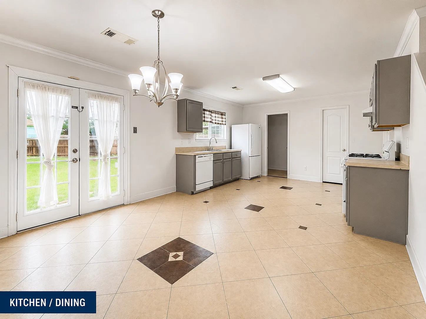 3 bed, 2.5 bath, 1829 sqft, $2,000 — Photo 4
