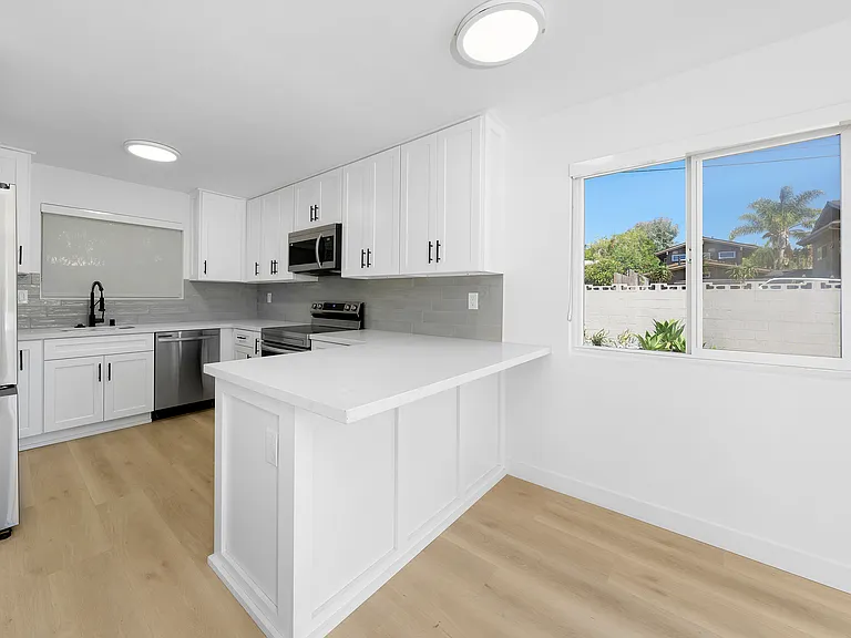 131 Diana St #1 — Photo 6