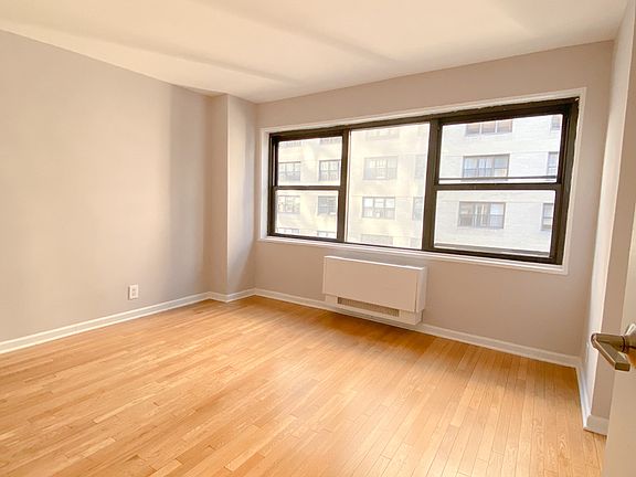 4th image of 305 E 47th St #17