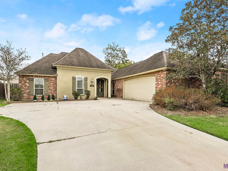 1st image of 9296 Villa Crossing Dr