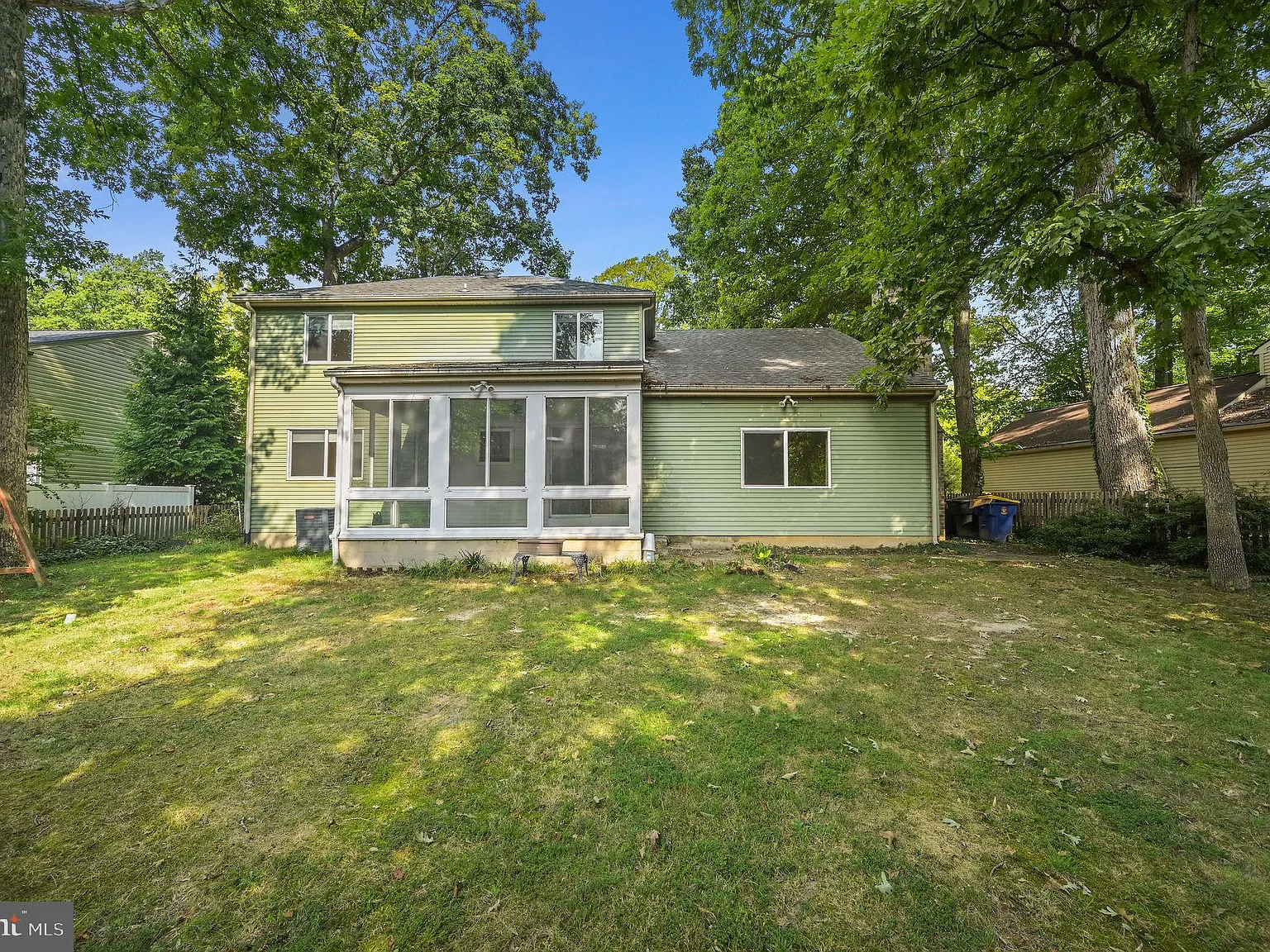 4 bed, 2.5 bath, 2134 sqft, $2,400 — Photo 3