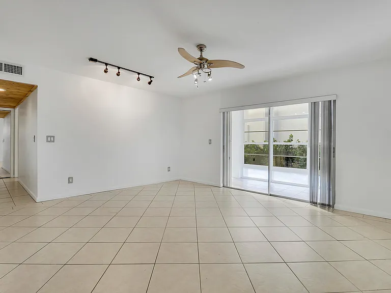 964 NW Spruce Ridge Dr #D1 — Photo 14