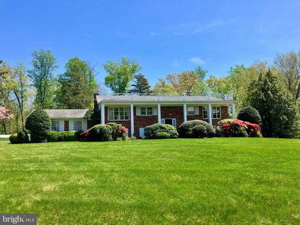 9008 Marseille Dr, Rockville, MD 20854