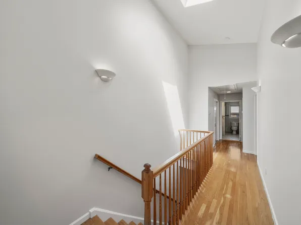 229 Franklin Avenue image 12 of 27