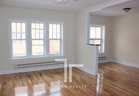 4th image of 622 W Cornelia Ave APT 2N