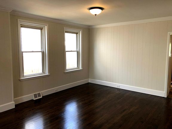 5th image of 361 Jefferson Ave