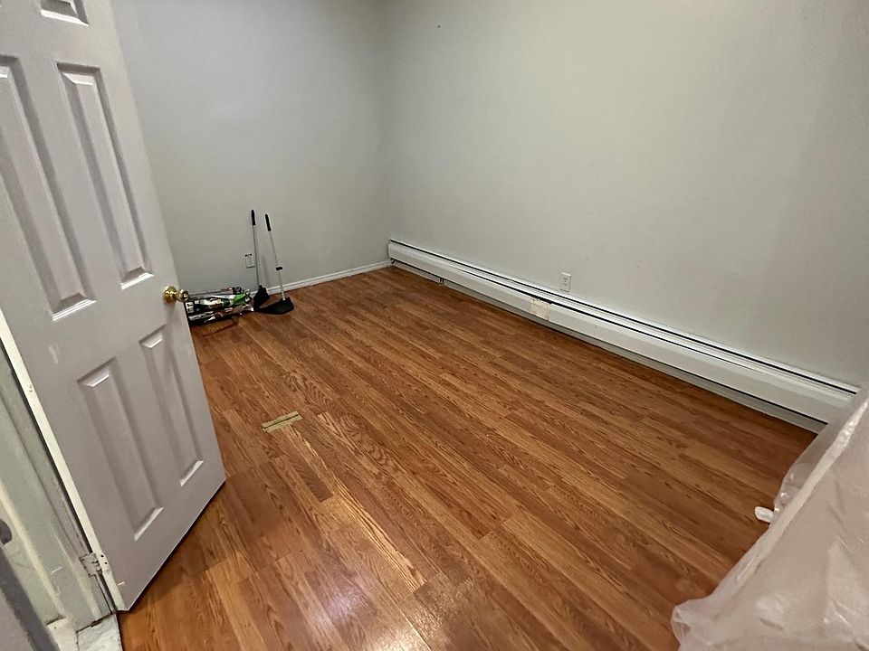 2nd image of 11408 101st Ave Floor 2